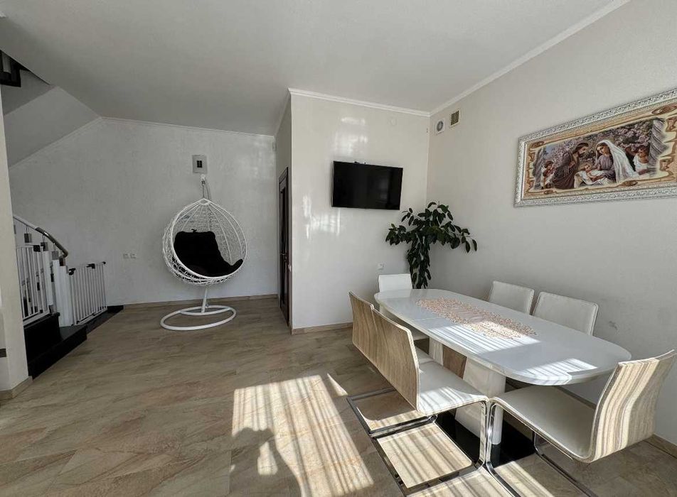 Продаж будинку з ремонтом Зимна Вода поруч з Епіцентром Львів!