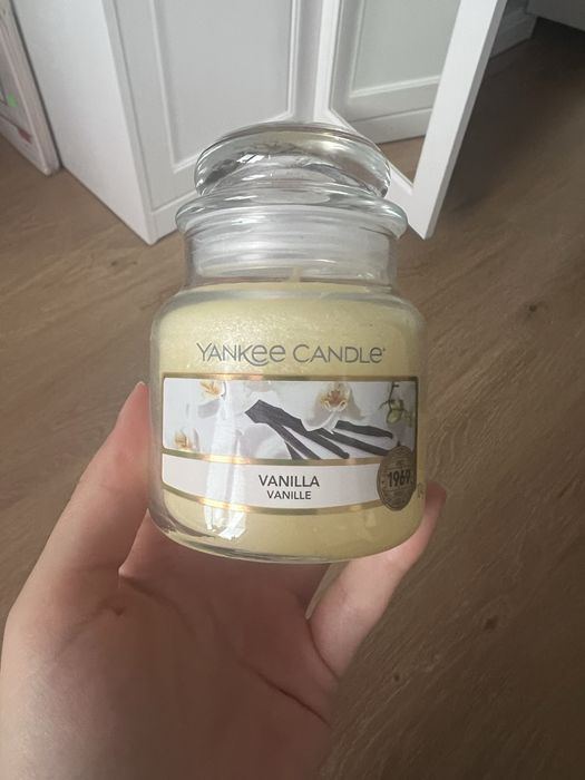 świeczka yankee candle vanilla