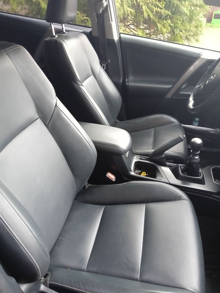 SUV Toyota RAV4 Prestige,2017 rok.