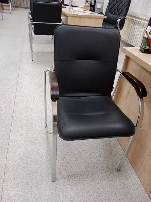 Продам меблі вживані-крісла,стільці,тумби,столи,стелажі,оргтехніка