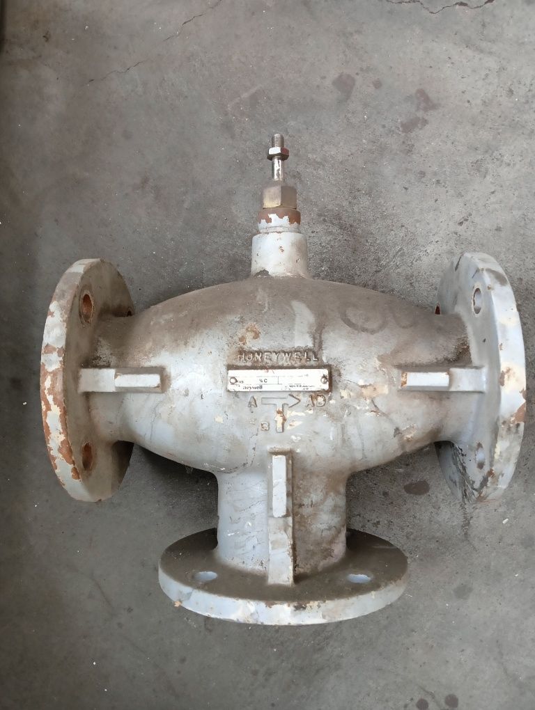 Zawór trojdrogowy mieszający Honeywell V5329C1083-01 DN80