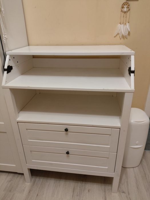 Komoda drewniana z przewijakiem Ikea Sundvik biała szuflady