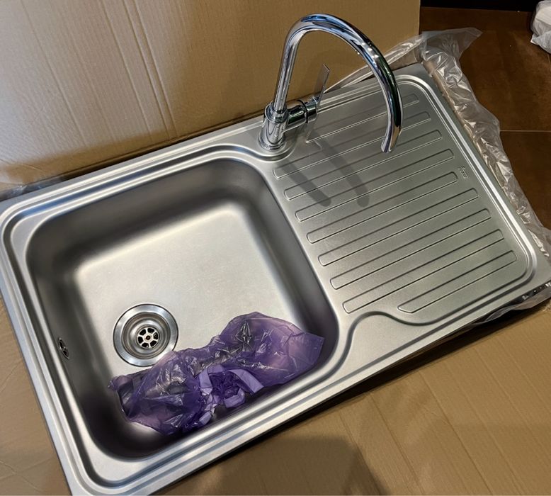 Мийка з нержавіючої сталі Teka разом зі змішувачом