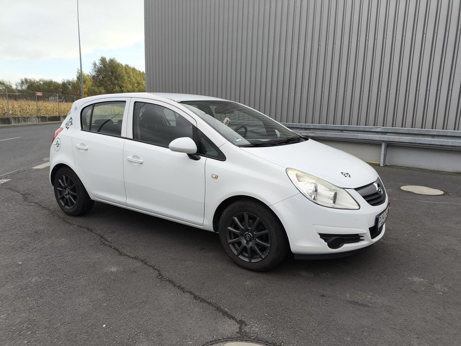 Opel Corsa D niski przebieg  2 komplety kół bezwypadkowa 2 włascicel