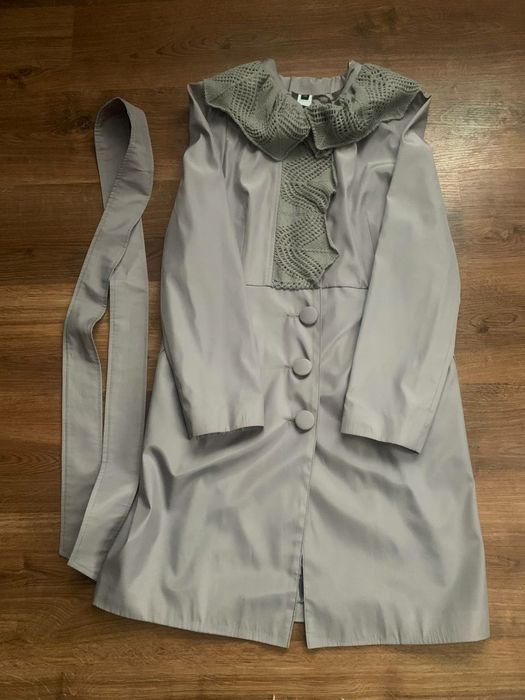 Плащ оригінальний з в'язаним оздобленням