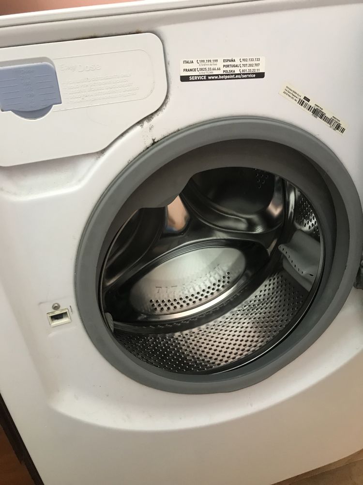 Продам стиральную машину аристон бу под ремонт2017 года италия