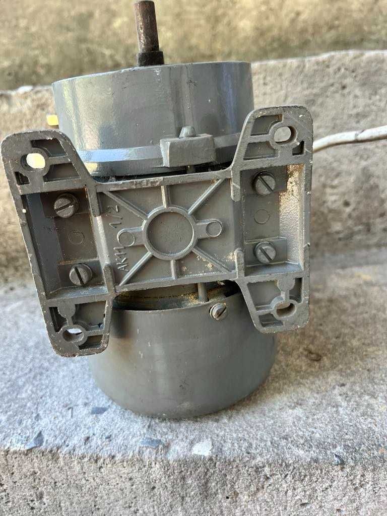 Silnik elektryczny 0,09kW, 220 V, 50 Hz, 1400 obr/min