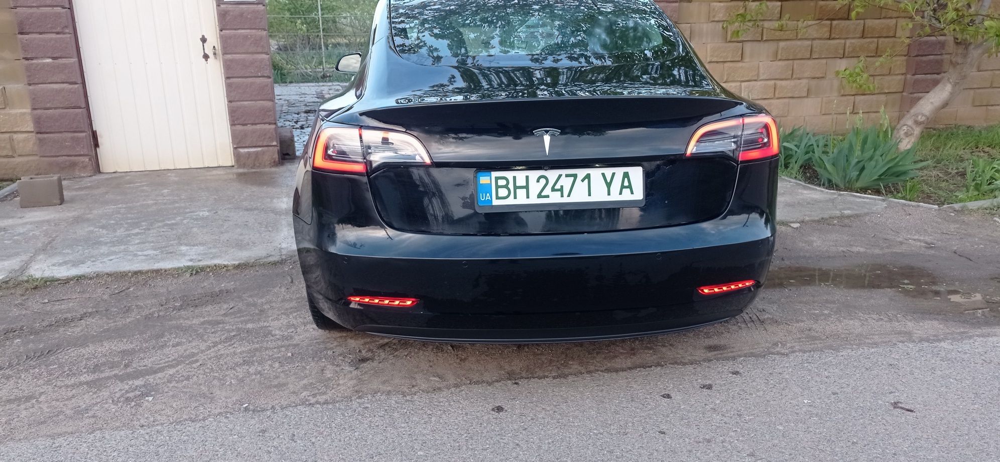 Продам tesla модель 3 стандарт плюс