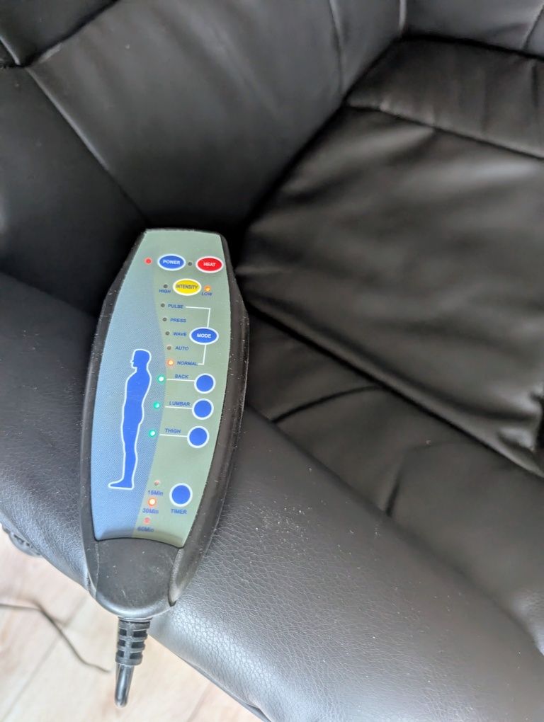 Fotel z funkcją masażu i podgrzewania