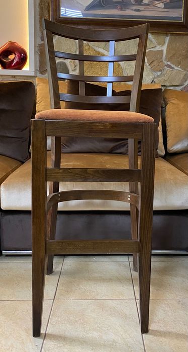 Розпродаж з вітрини магазину, барний стілець, диван, тумби приліжкові