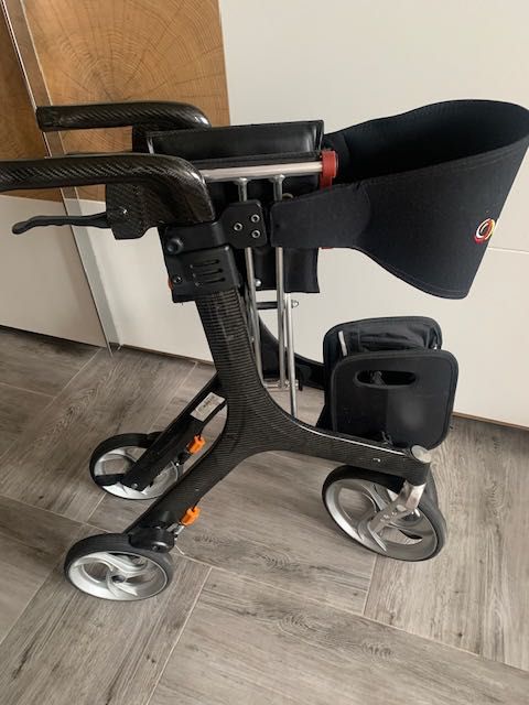 Chodzik balkonik składany czterokołowy BESCO medical Carbon new