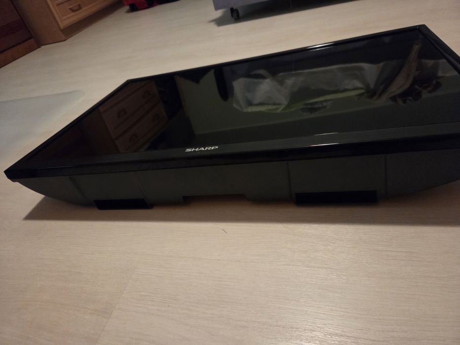 Telewizor SHARP 32" mało użytkowany