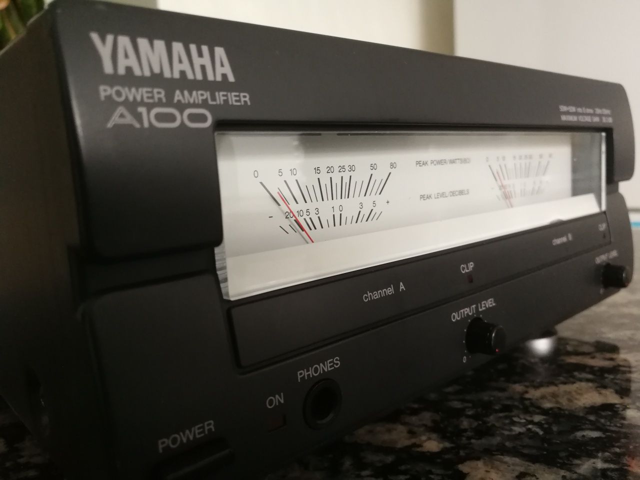 Усилитель Yamaha A100 комплект к студийным мониторам Yamaha NS10