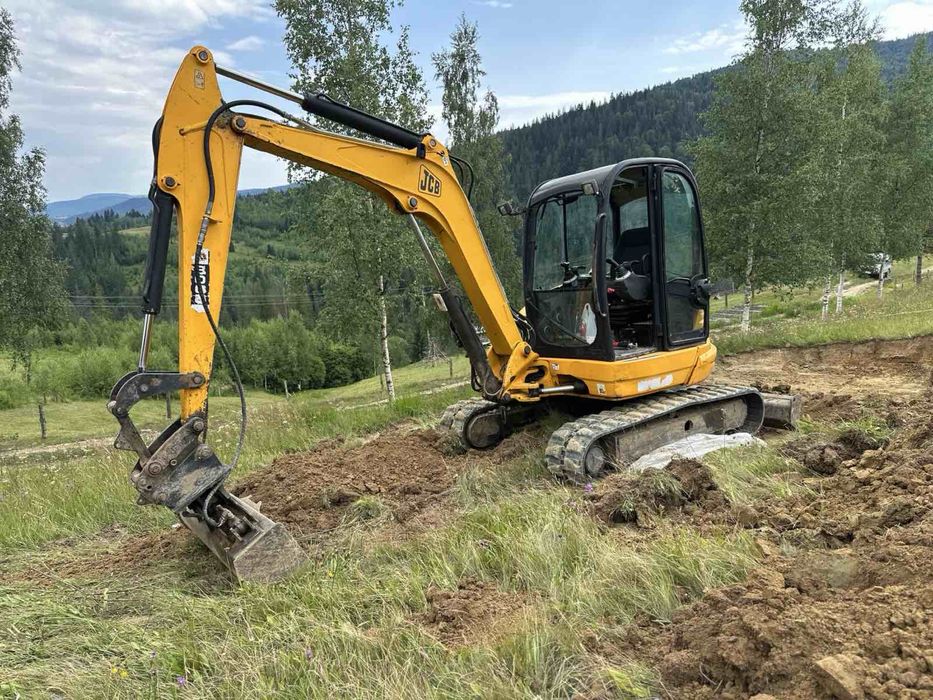 Трактор JCB 8065