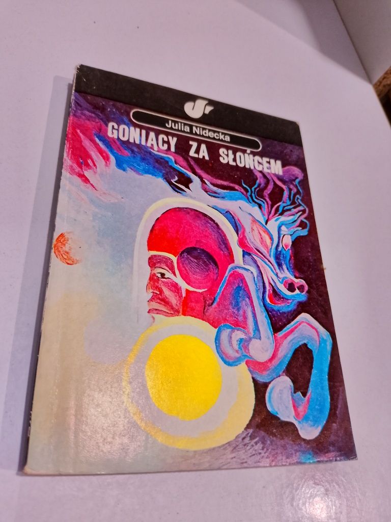 Julia Nidecka Goniący za słońcem