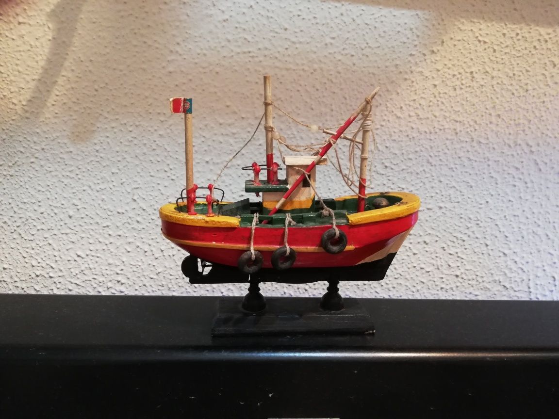 Caravelas em madeira