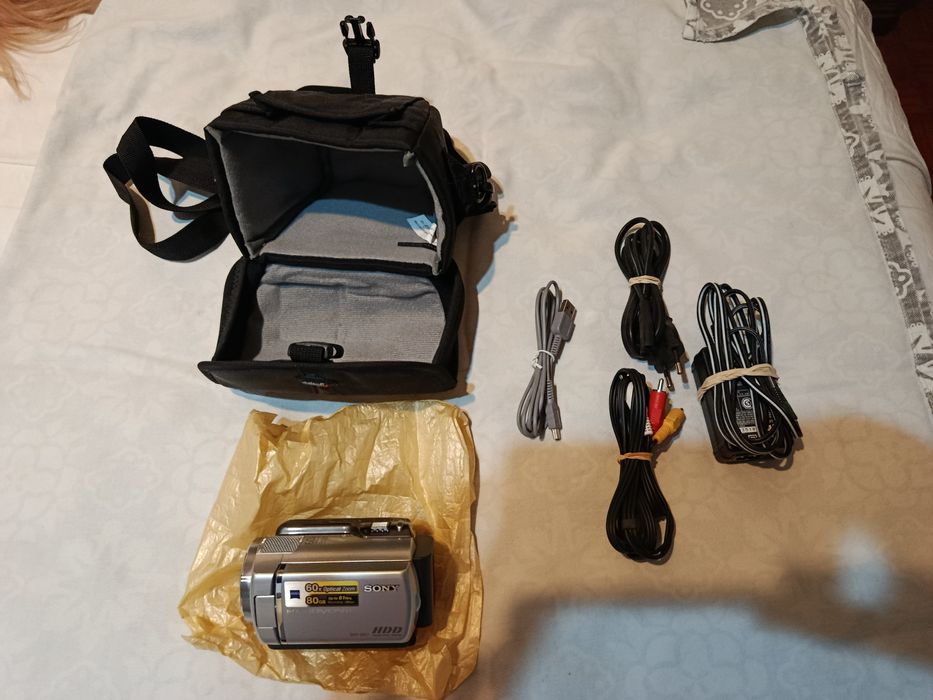 2 Duas Máquinas de fotografar e uma máquina de filmar