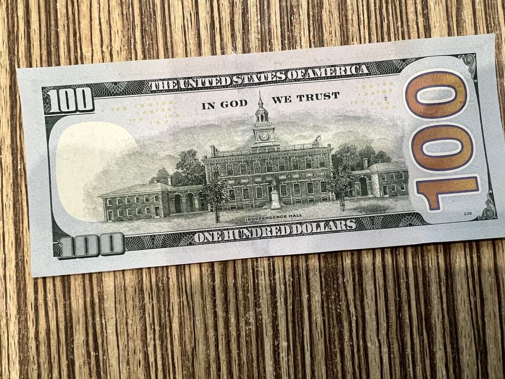 Банкнота 100$