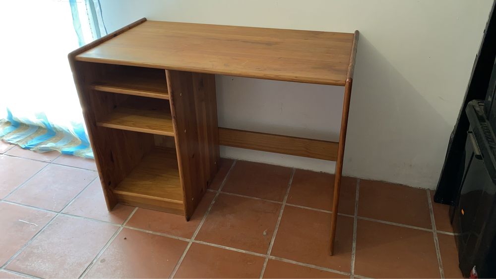 Secretaria de madeira