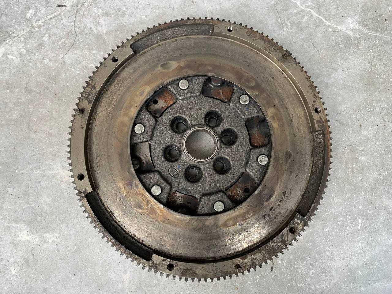 Комплект зчеплення Демпфер VW Passat B6 Golf 5 Skoda Octavia A5 2.0