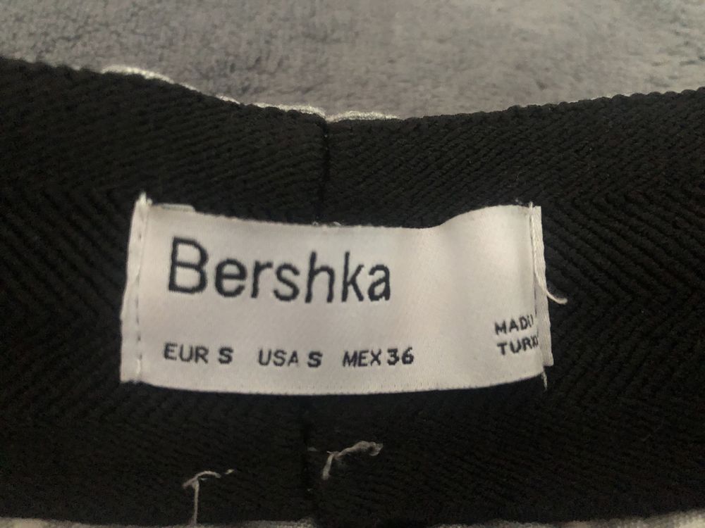 Krótkie spodenki Bershka rozmiar S