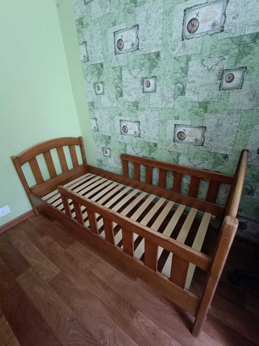 Продаэться дитяче ліжко, спальне місце 1,6м на 0,7м
