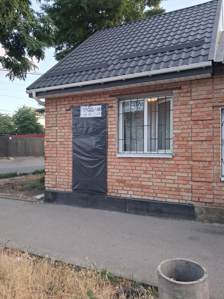 Продам частину будинку для проживання і бізнесу
