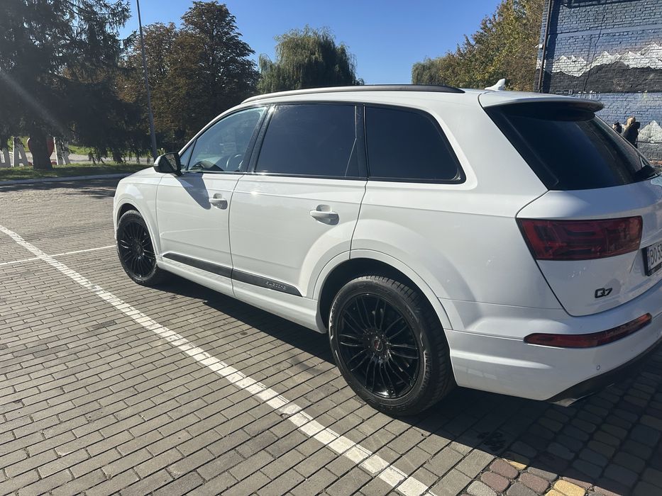 Продам AUDI Q7 2018