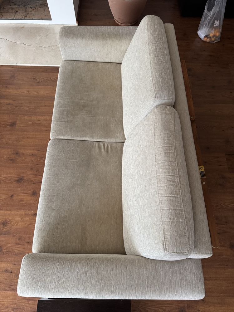 Sofa em tecido lavavel creme