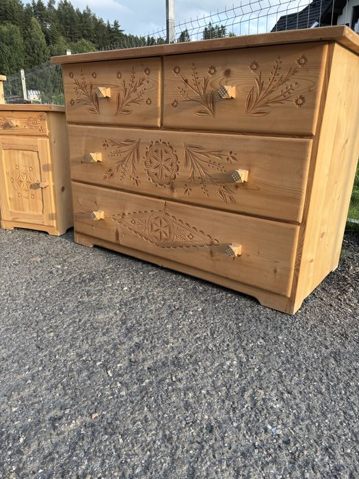 Dwie komody i dwie szafki nocne drewniane góralskie