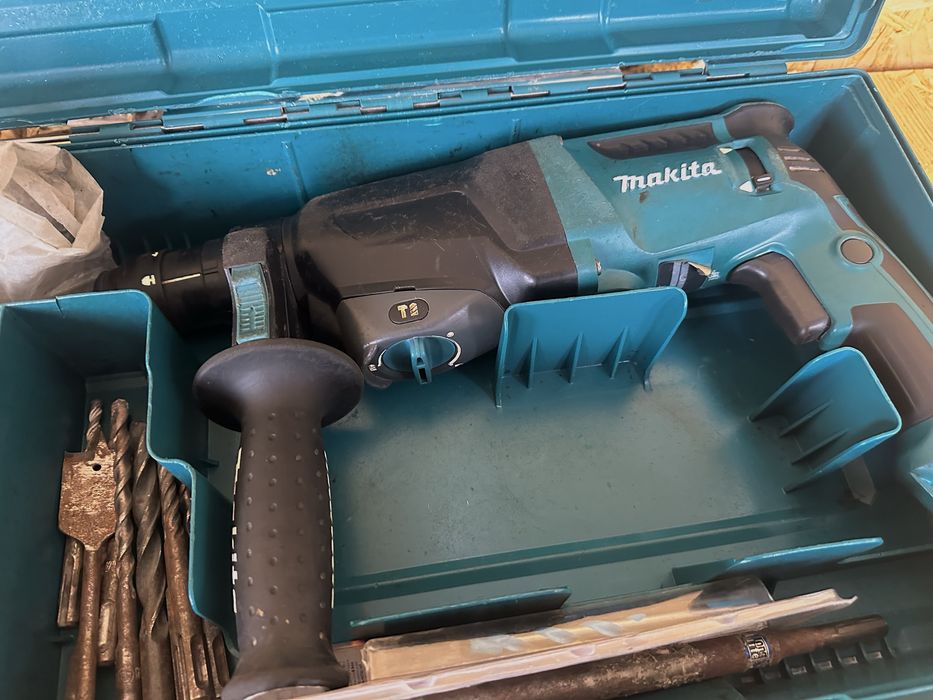 Młotowiertarka Makita HR 2610T Zestaw Dłuta