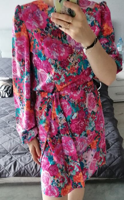 Piękna sukienka na wesele komunię imprezę świetny motyw kwiatów róż