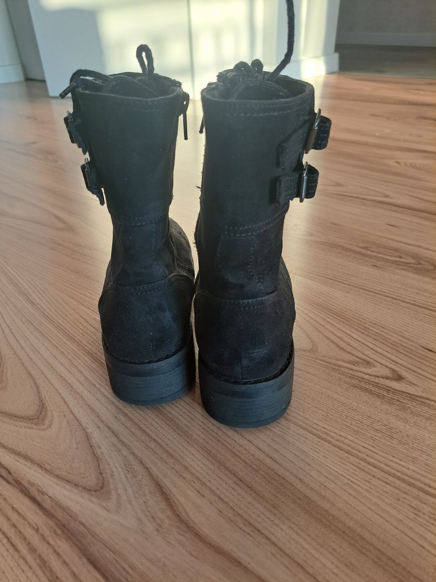 Czarne zamszowe botki Deichmann 39