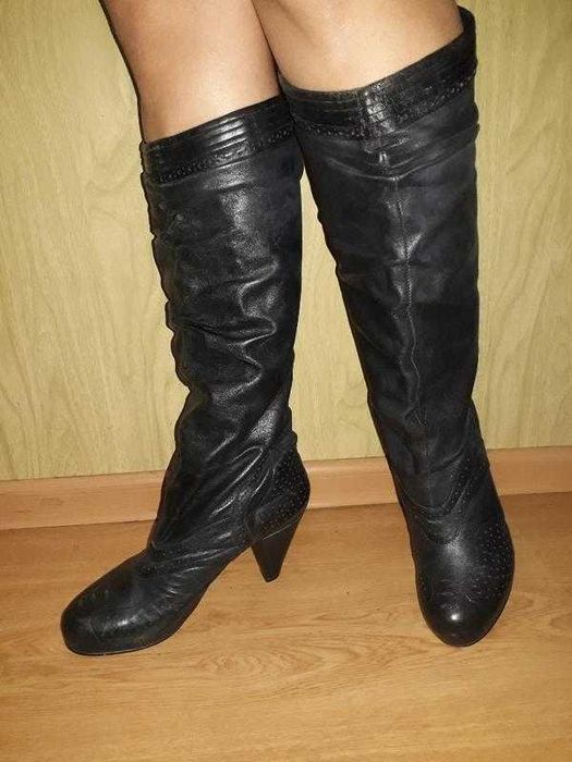 натуральна шкіра/високі чоботи /низький хід /39-40 розмір