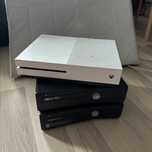 Trzy konsole Xbox One S 360 na części