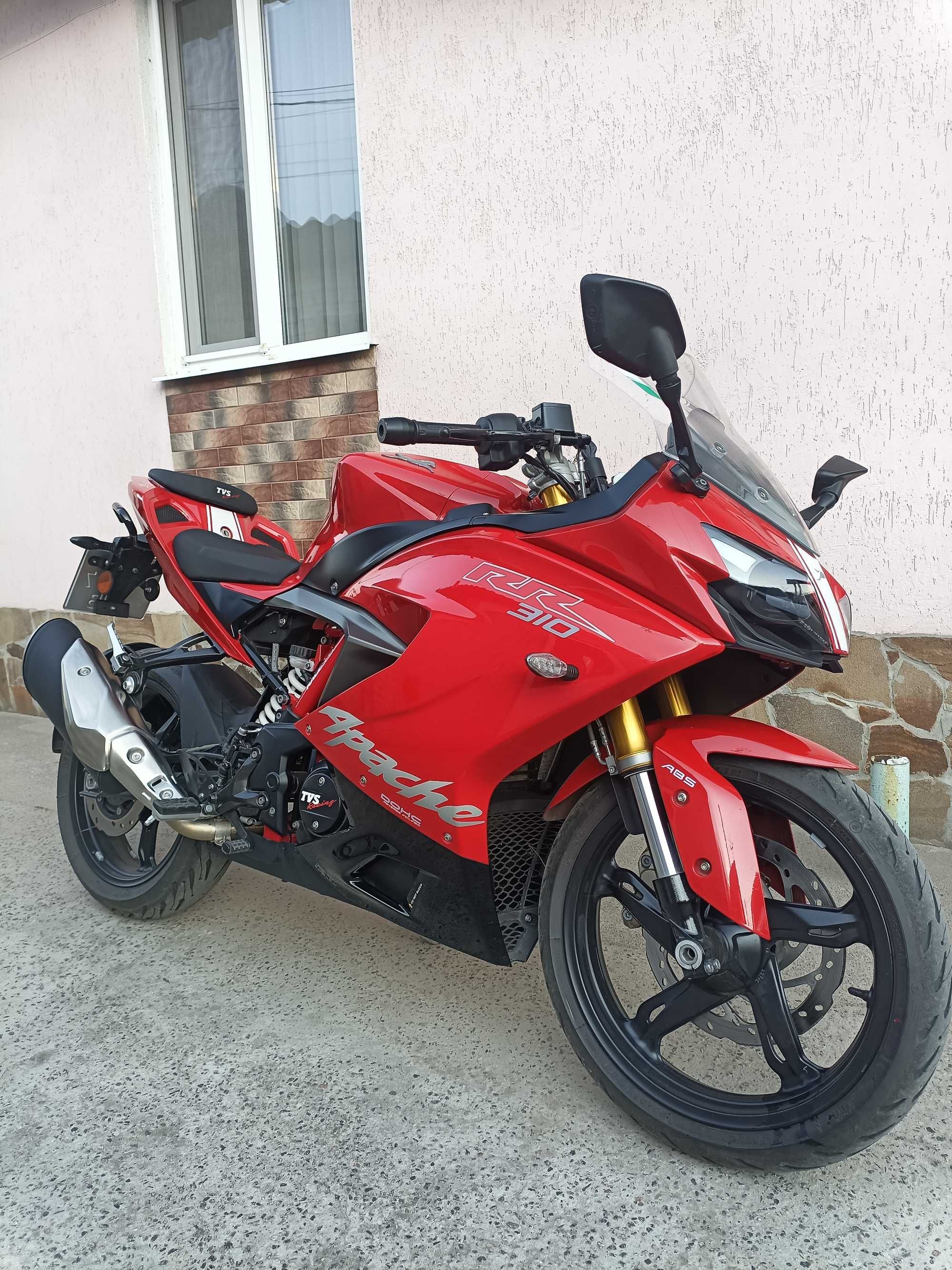 Мотоцикл TVS Apache RR 310