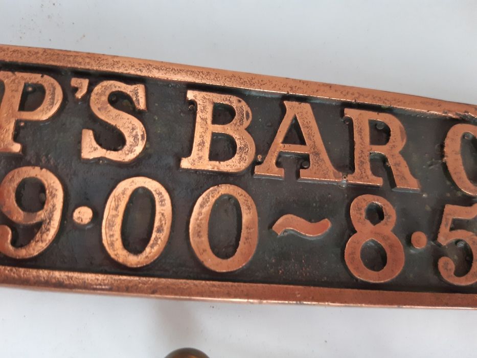 Placas metálicas decorativas