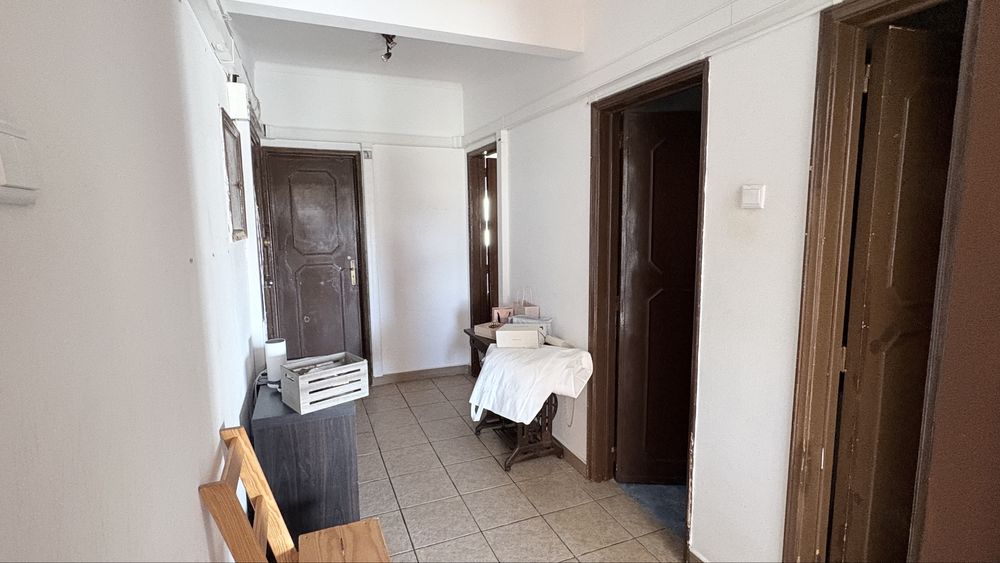 T2 e estacionamento privado