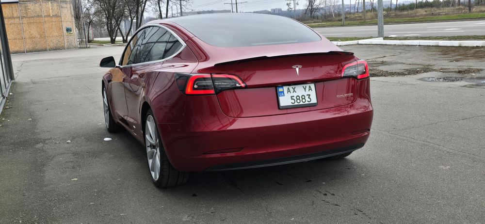 Продам Tesla Model 3 Performance 2018