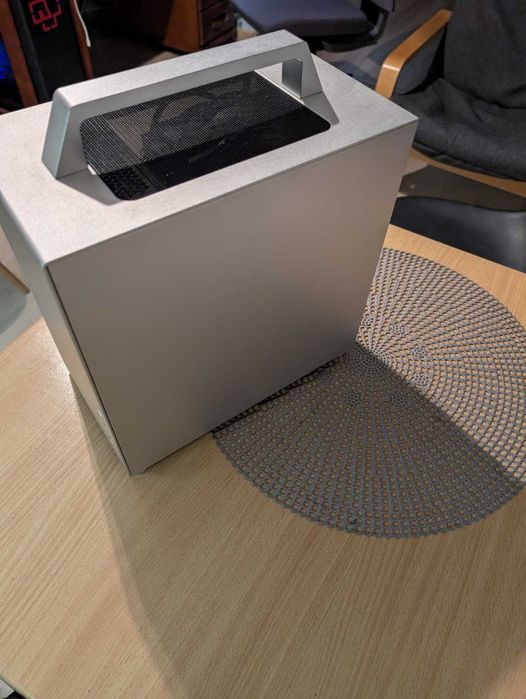 Mini komputer stacjonarny