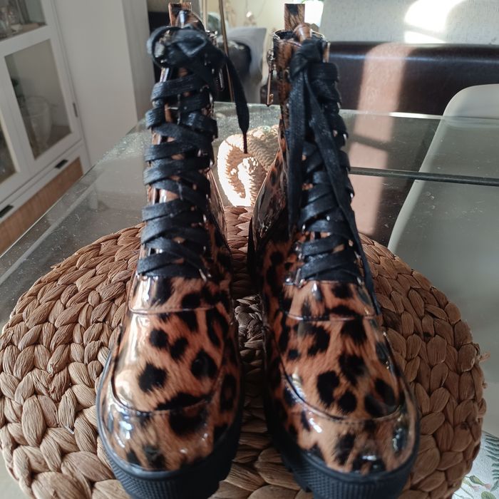 Botas militar padrão animal print n40 nunca Usadas