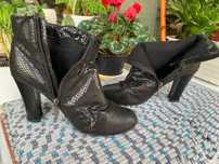 Botas pretas pele cano curto Exé tam. 37