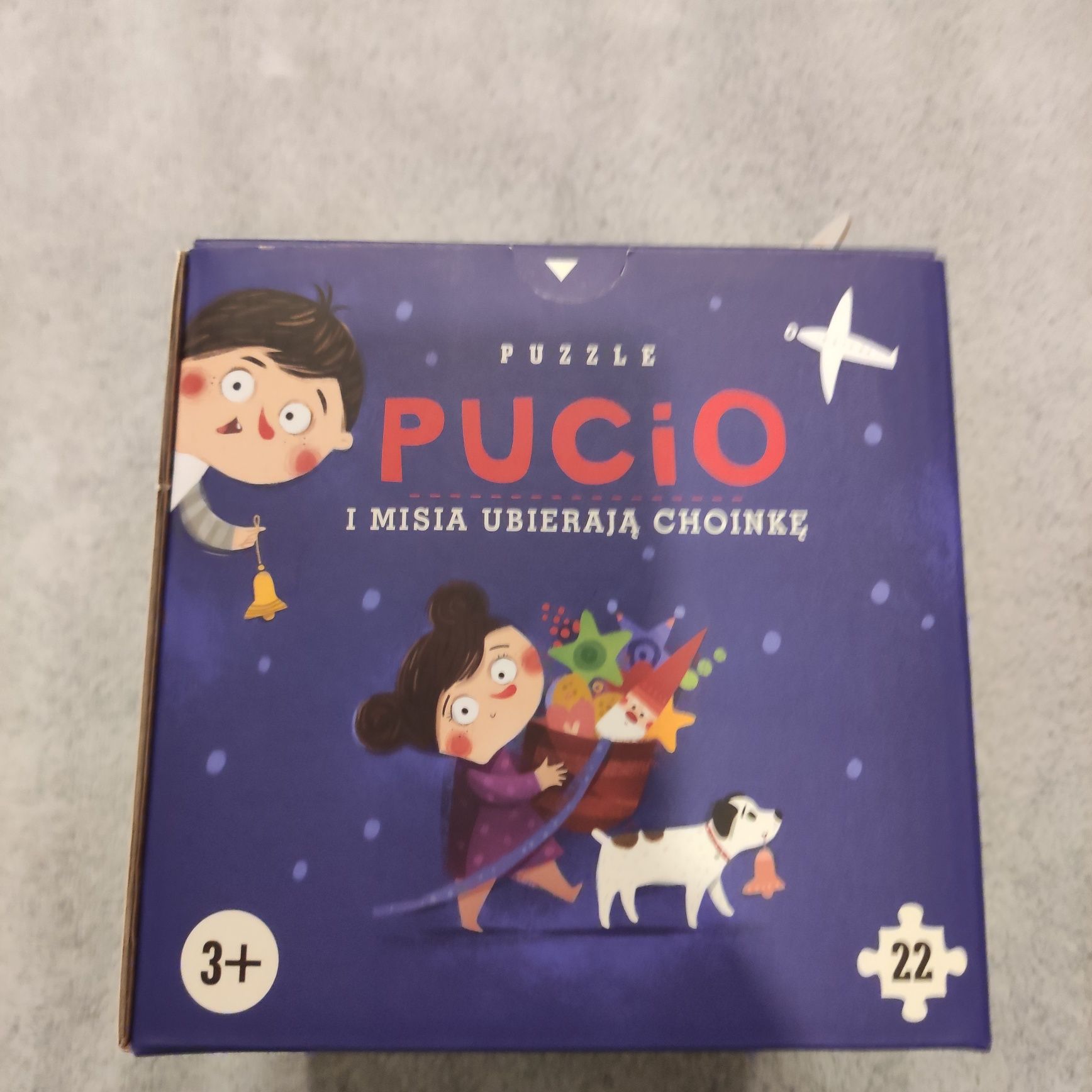 Puzzle pucio i misia ubierają choinkę