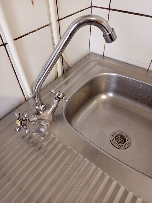 Кухонна мийка накладна 60*80 зі змішувачем