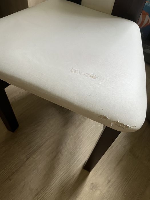 Stół dębowy i krzesła