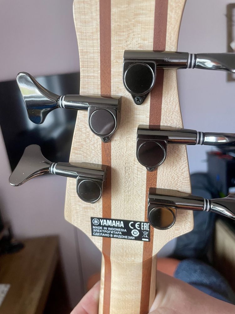Gitara basowa 5 strunowa Yamaha trb 1005
