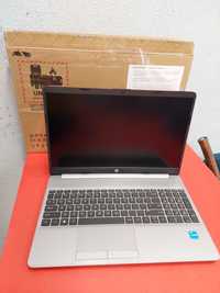 Laptop HP 250 G9 8A5K0EA 15,6" Intel Core i3 8 GB / 256 GB srebrny