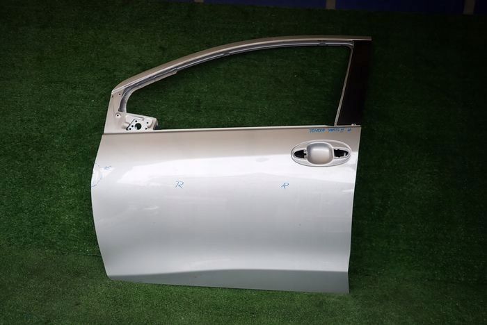 TOYOTA YARIS III 11- drzwi lewe przednie przód