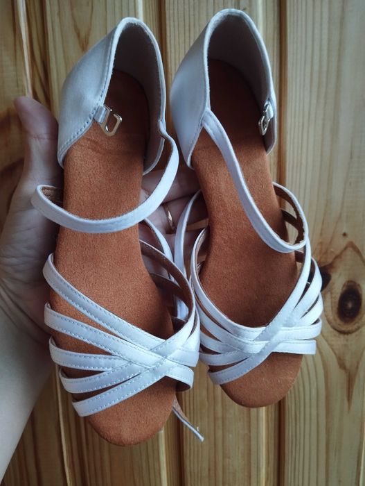 Нові сандалі туфлі для танців