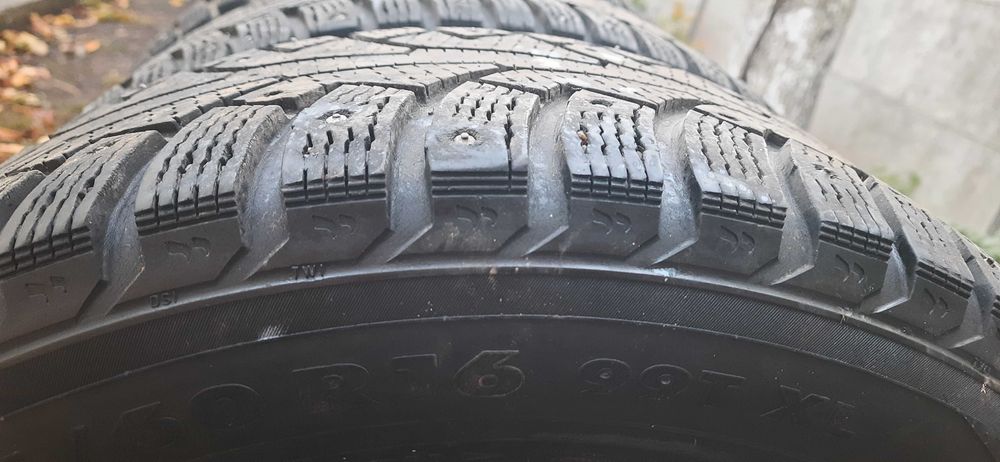 Зимова резина Nokian 215/60/r16. - комплект 4 шт.